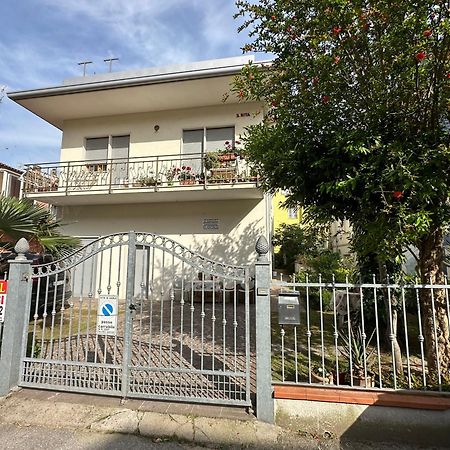 Villa Rita - Agenzia Cocal Каорле Экстерьер фото